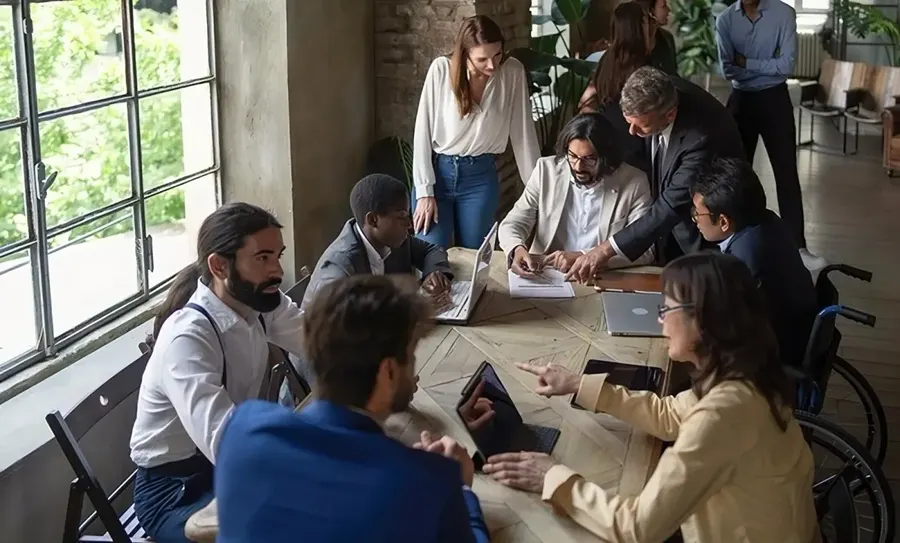 eCloudControl team collaborating
